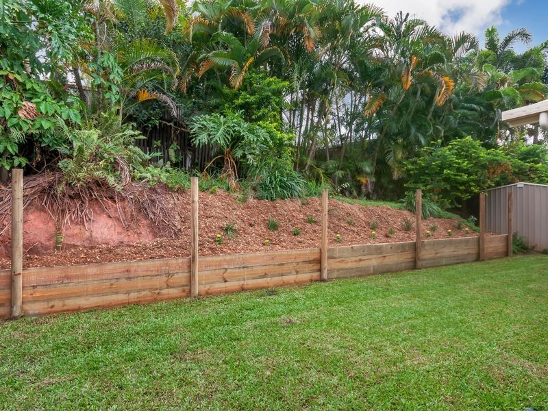 8 Dodd Court, Mooroobool QLD 4870