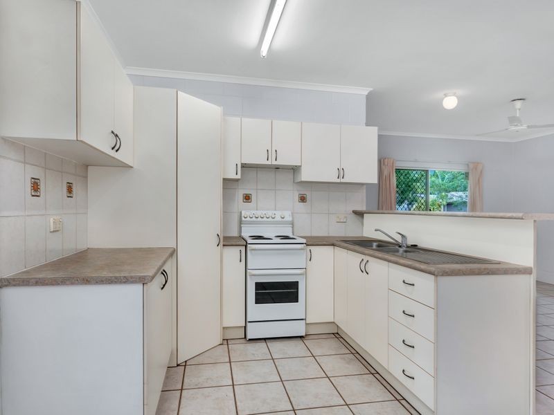 8 Dodd Court, Mooroobool QLD 4870