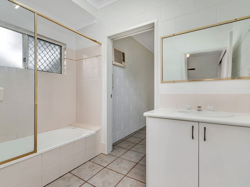 8 Dodd Court, Mooroobool QLD 4870