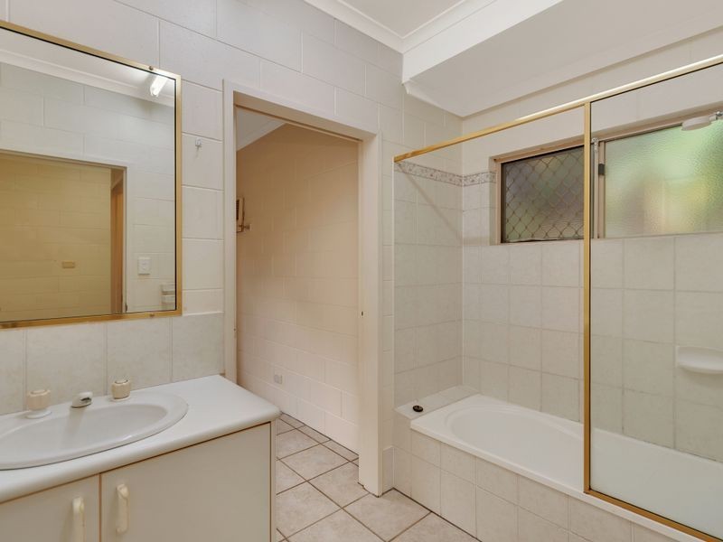 9 Dodd Court, Mooroobool QLD 4870