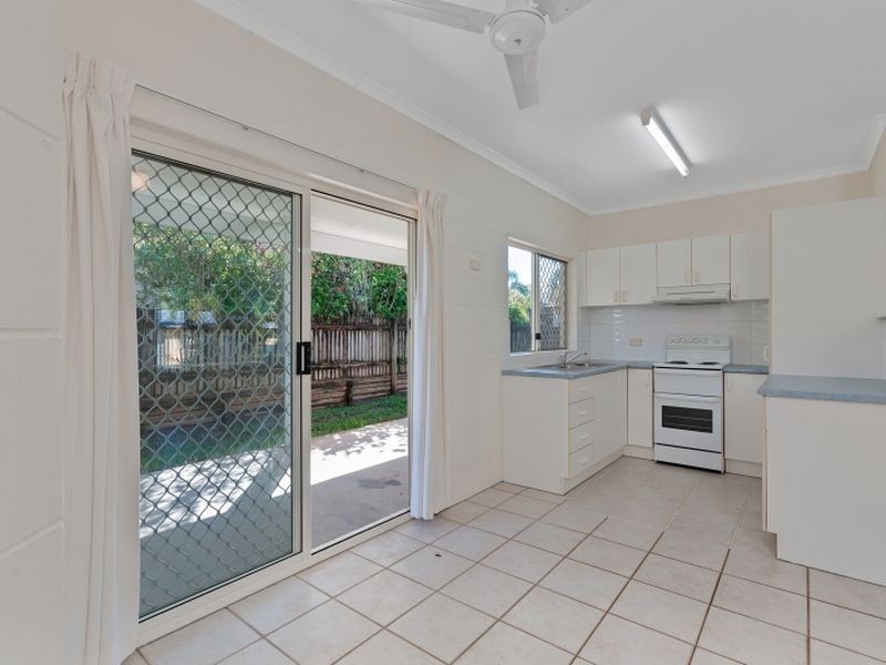 14 Hammond Court, Mooroobool QLD 4870