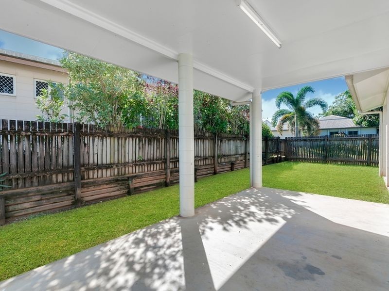 14 Hammond Court, Mooroobool QLD 4870