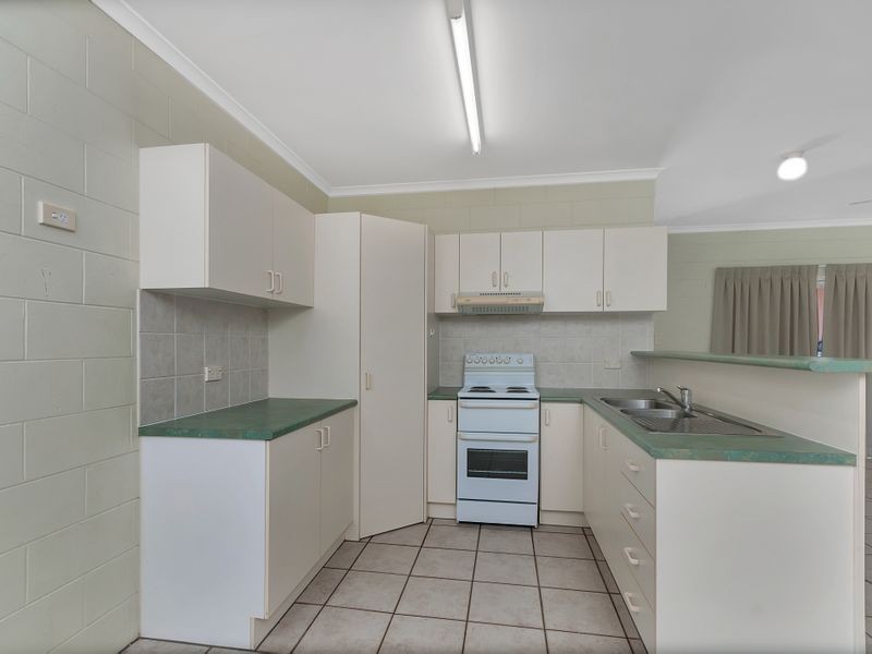 2 Trappes Court, Mooroobool QLD 4870