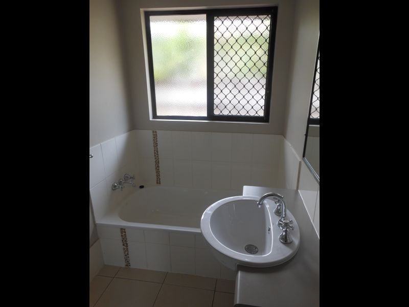 89 Gamburra Drive, Redlynch QLD 4870