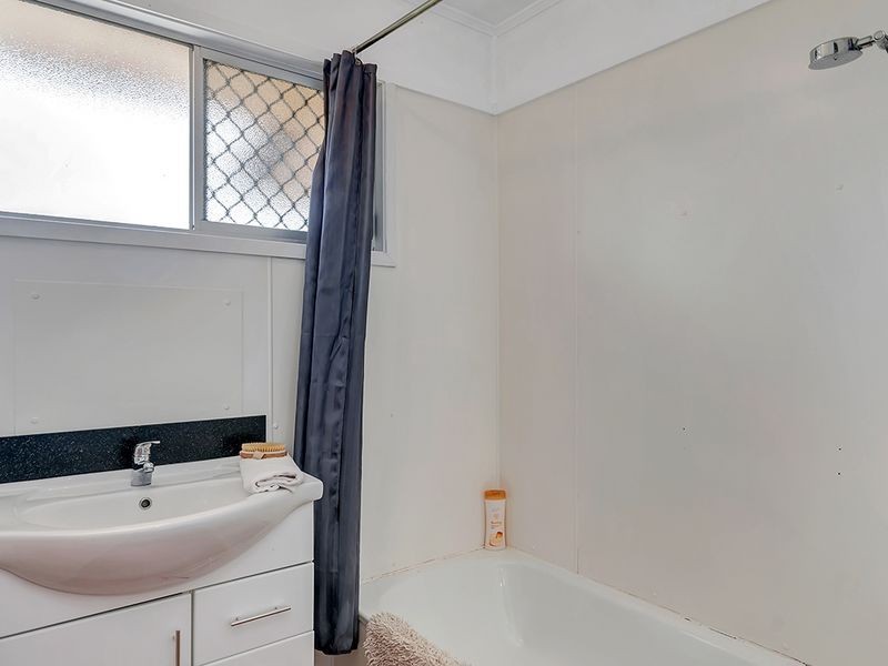 3 Brant Street, Manoora QLD 4870