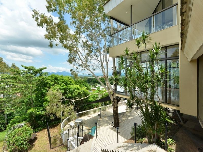 1 Koppen Terrace, Mooroobool QLD 4870