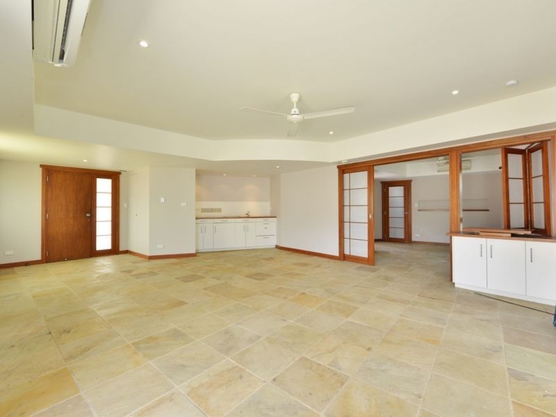 1 Koppen Terrace, Mooroobool QLD 4870