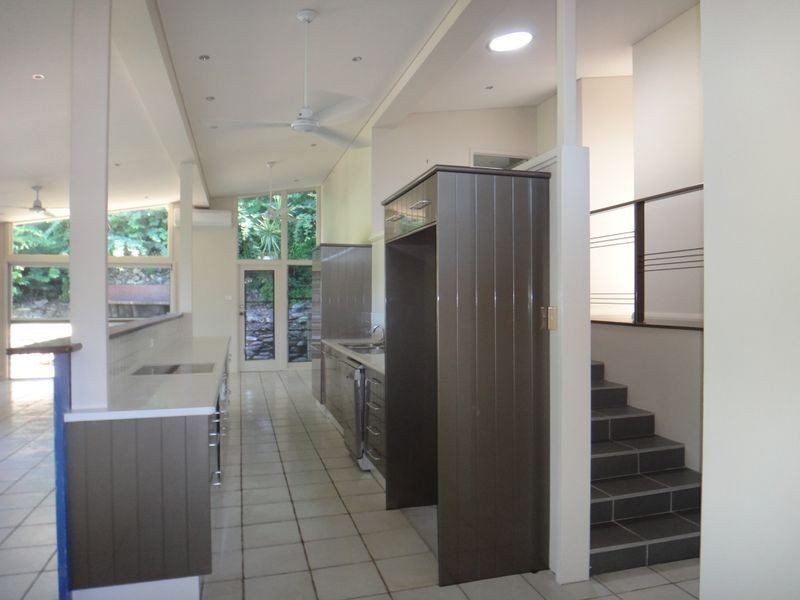 11 Panoramic Place, Whitfield QLD 4870