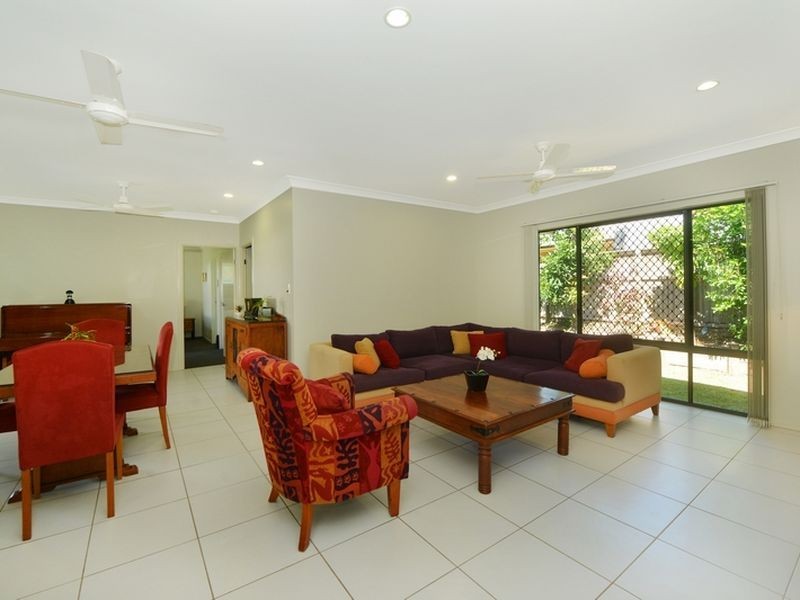 112 Springbrook Avenue, Redlynch QLD 4870