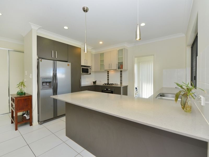 112 Springbrook Avenue, Redlynch QLD 4870