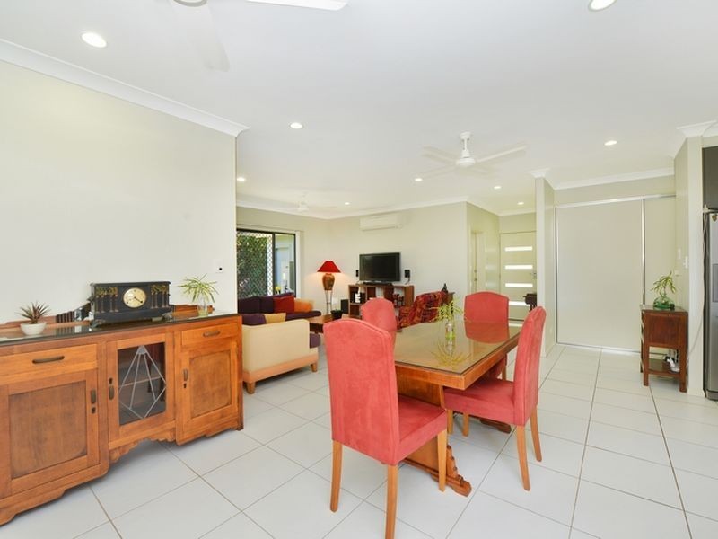 112 Springbrook Avenue, Redlynch QLD 4870