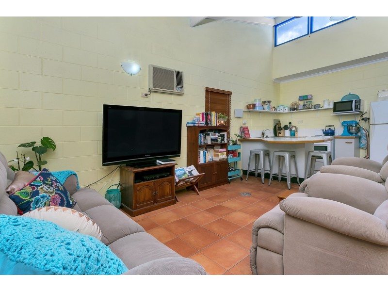 Unit 2/27 Brooks Street, Whitfield QLD 4870
