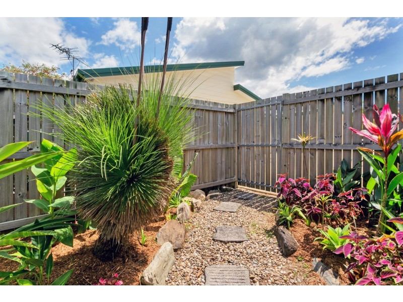 Unit 2/27 Brooks Street, Whitfield QLD 4870