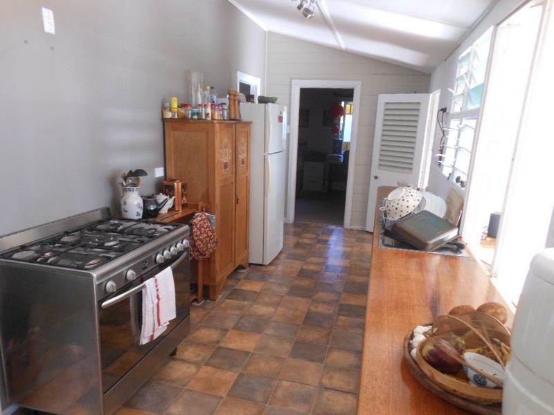 82 Marshall Street, Machans Beach QLD 4878