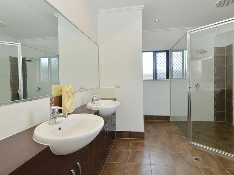 1 Catamaran Circuit, Trinity Beach QLD 4879