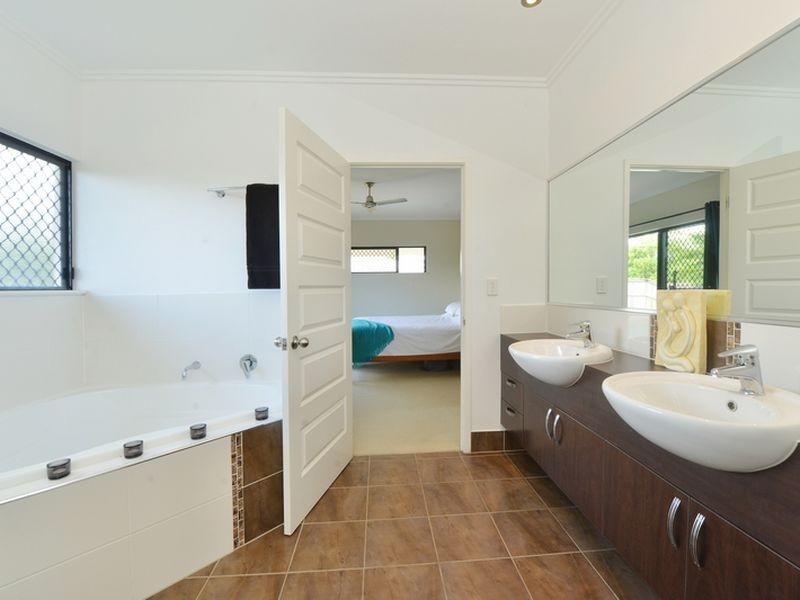 1 Catamaran Circuit, Trinity Beach QLD 4879