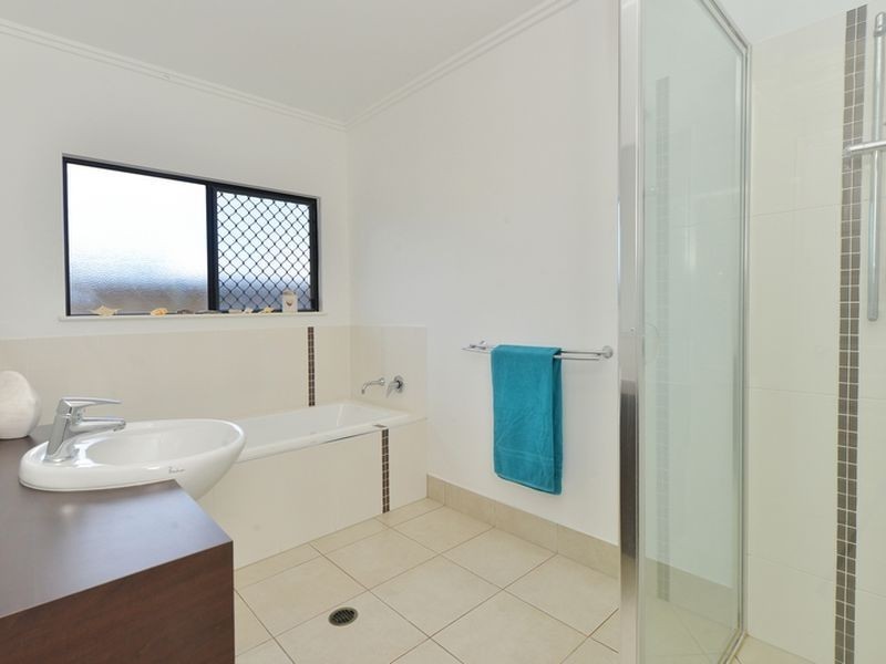 1 Catamaran Circuit, Trinity Beach QLD 4879