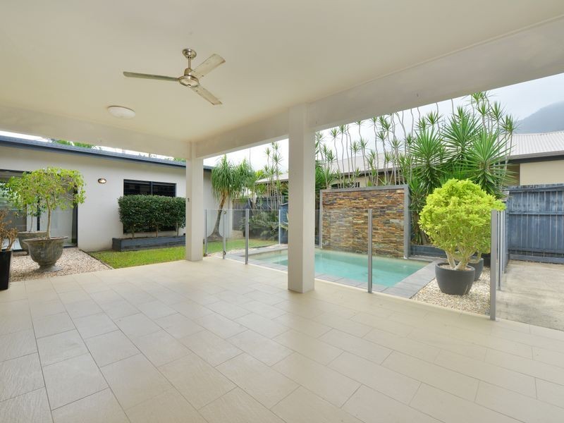 7 Davidson Close, Redlynch QLD 4870