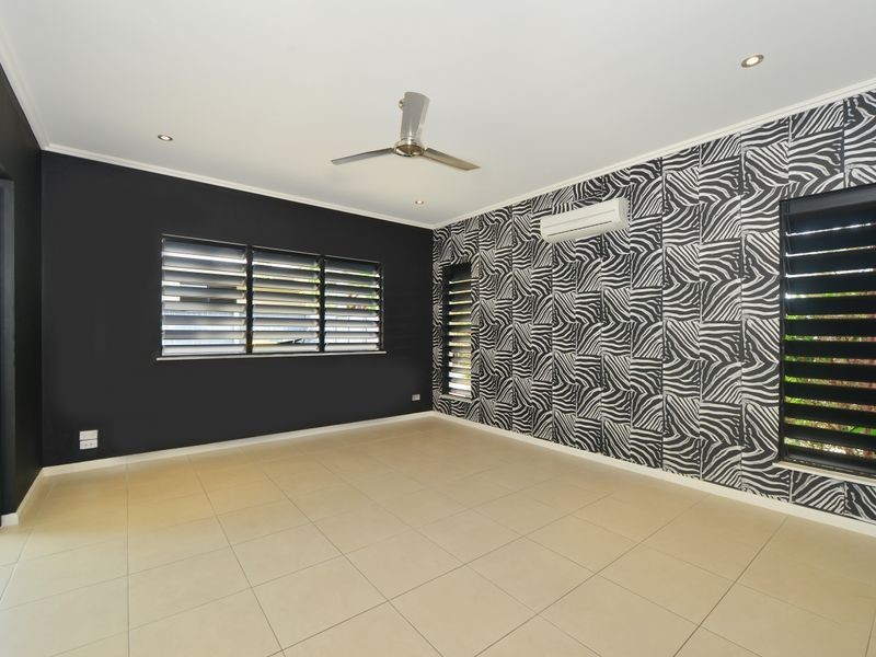 7 Davidson Close, Redlynch QLD 4870