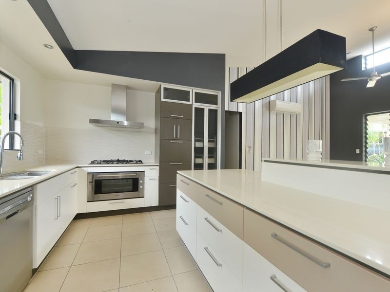 7 Davidson Close, Redlynch QLD 4870