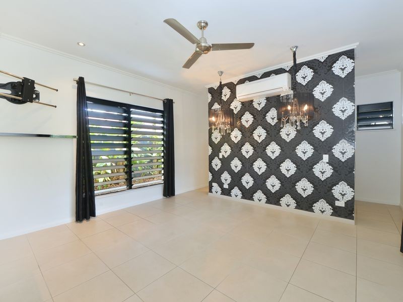 7 Davidson Close, Redlynch QLD 4870