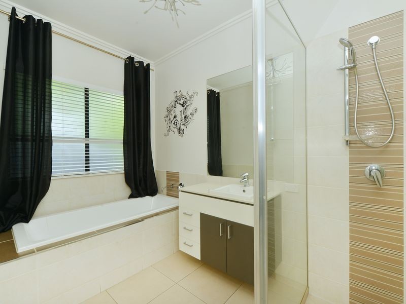 7 Davidson Close, Redlynch QLD 4870