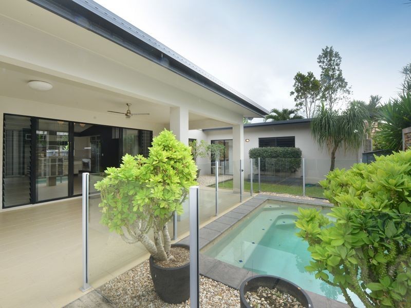 7 Davidson Close, Redlynch QLD 4870