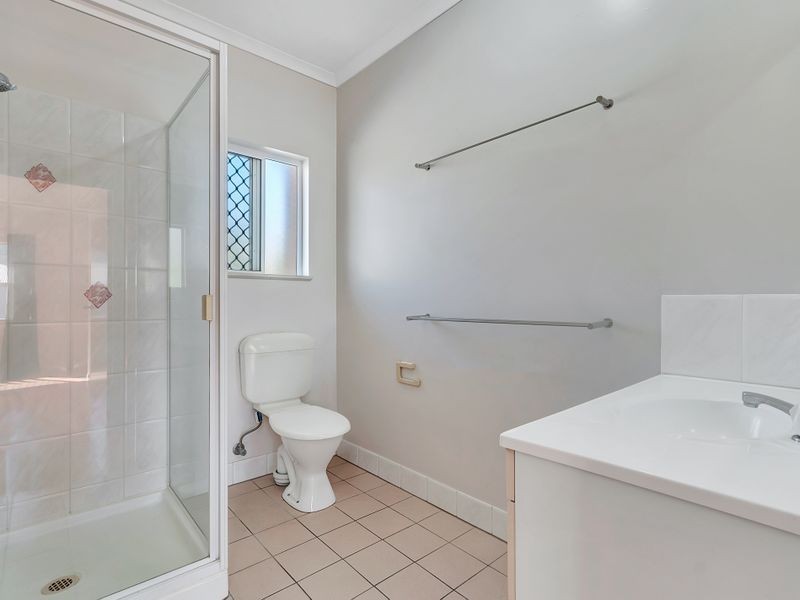 3 2 Grantala Street, Manoora QLD 4870