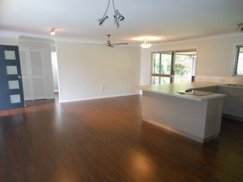 10 Wilcox Close, Manoora QLD 4870