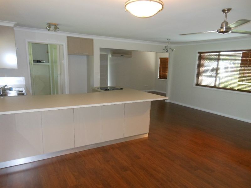 10 Wilcox Close, Manoora QLD 4870