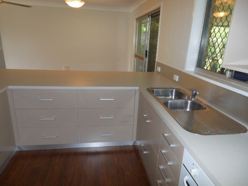 10 Wilcox Close, Manoora QLD 4870