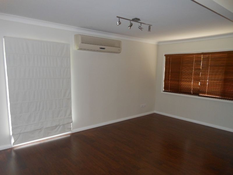 10 Wilcox Close, Manoora QLD 4870