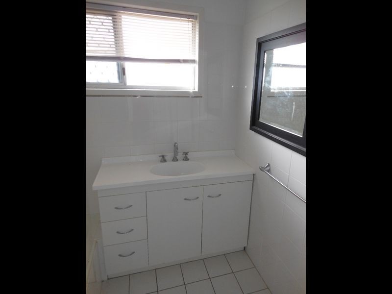 10 Wilcox Close, Manoora QLD 4870