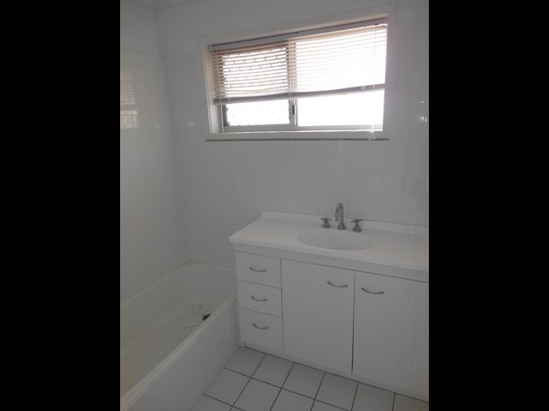 10 Wilcox Close, Manoora QLD 4870