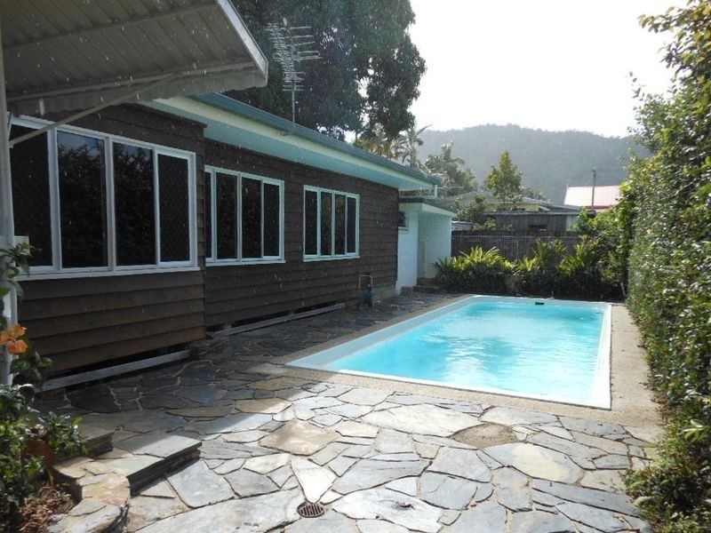 212 Greenslopes Street, Edge Hill QLD 4870