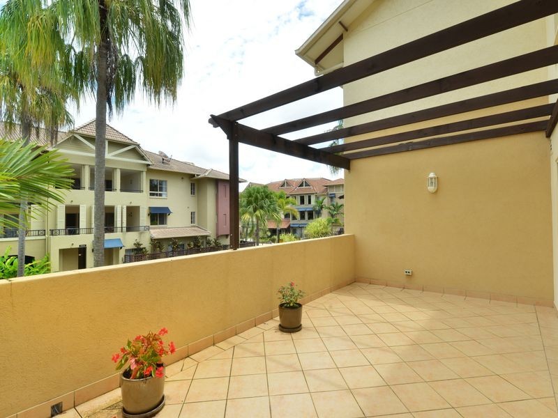 704/2 Greenslopes Street, Cairns North QLD 4870