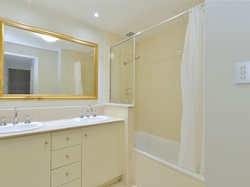 1614/2 Greenslopes Street, Cairns North QLD 4870