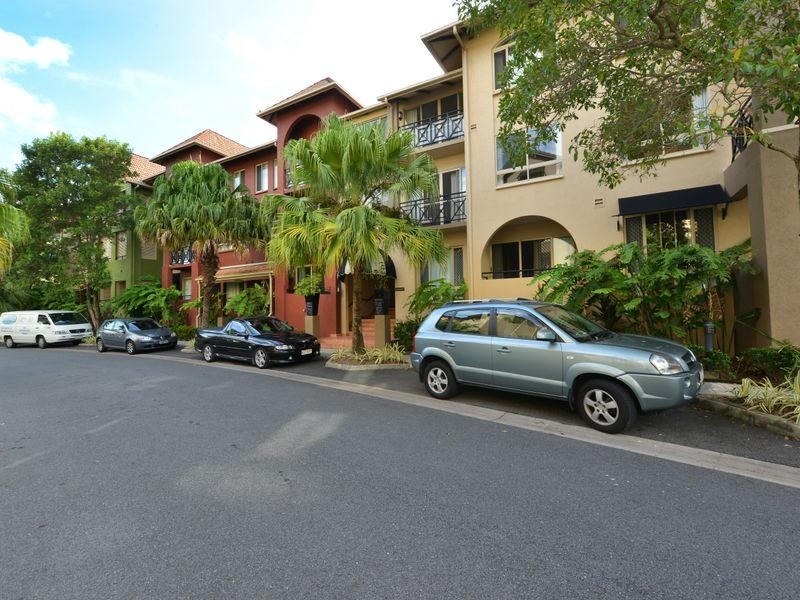 1614/2 Greenslopes Street, Cairns North QLD 4870