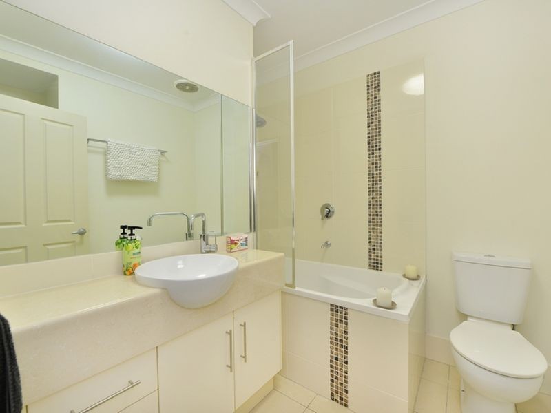 8/12-14 Old Smithfield Road, Freshwater QLD 4870