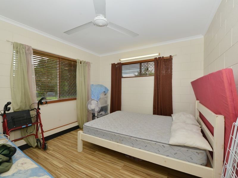 1 & 2/8 Nunga Close, Manunda QLD 4870