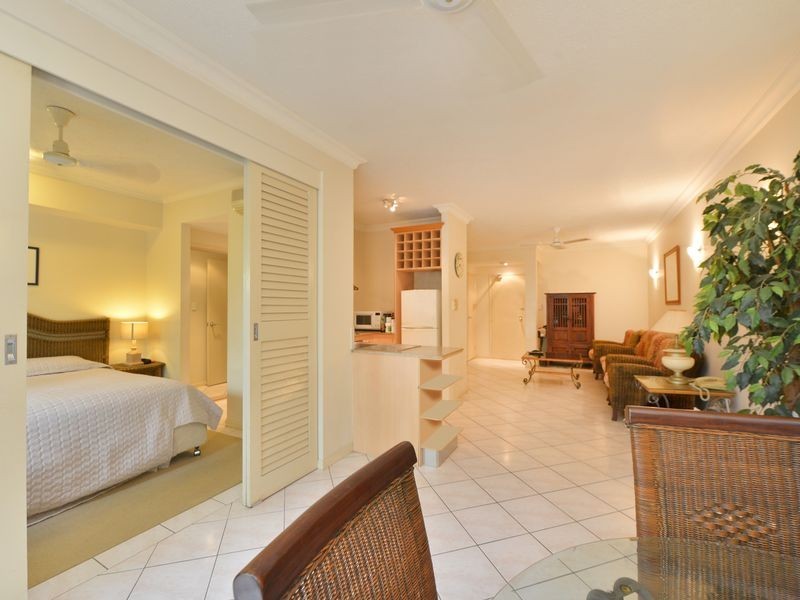 1204/2 Greenslopes Street, Cairns North QLD 4870