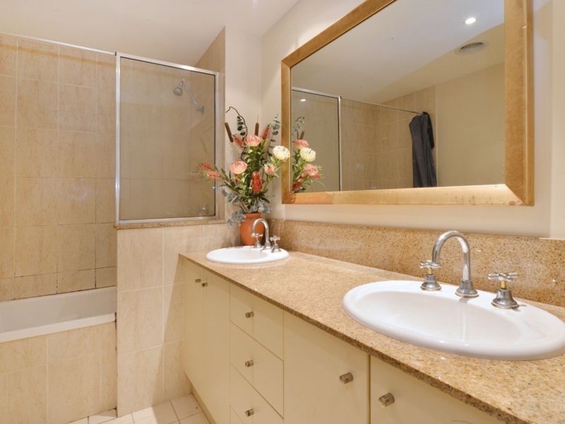 1204/2 Greenslopes Street, Cairns North QLD 4870