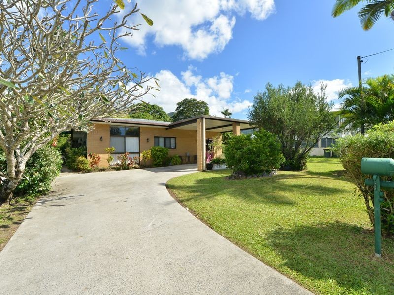 487 McCoombe Street, Mooroobool QLD 4870