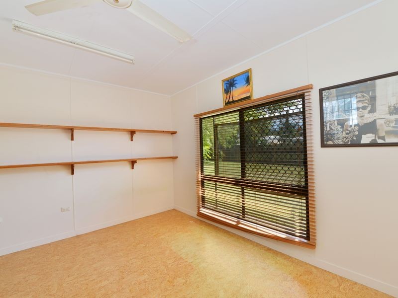 487 McCoombe Street, Mooroobool QLD 4870