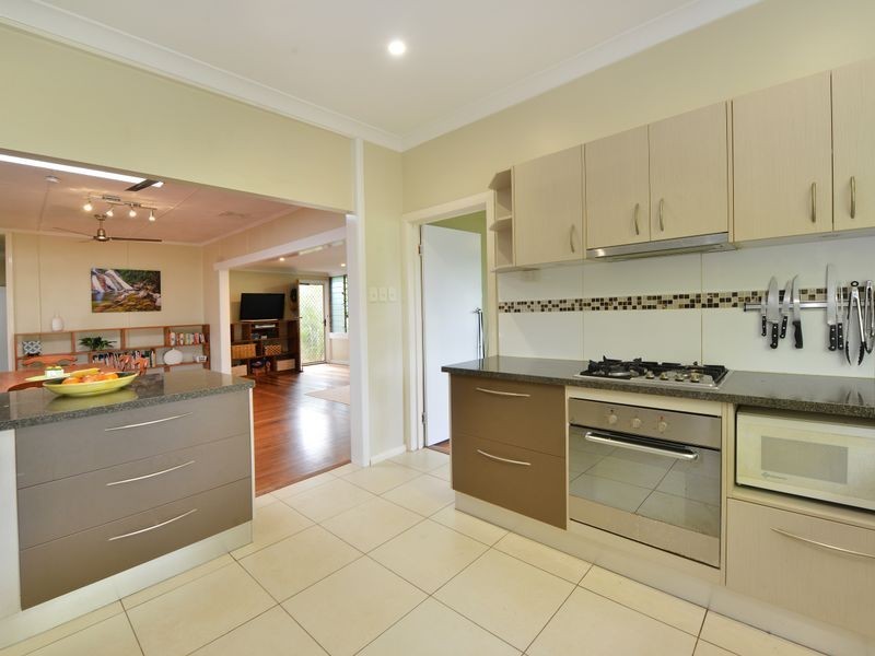 74 Upper Miles Street, Manoora QLD 4870