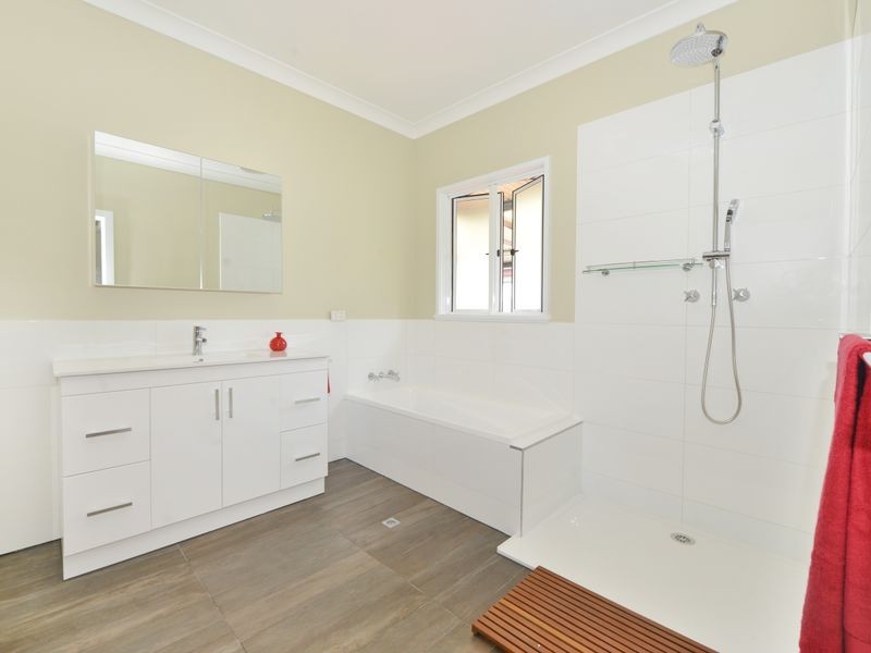 74 Upper Miles Street, Manoora QLD 4870