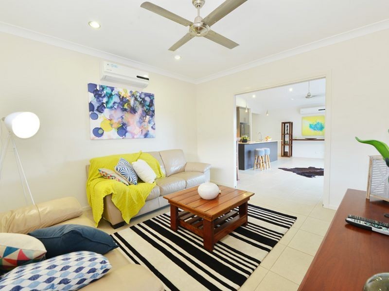 10 Raffles Avenue, Redlynch QLD 4870