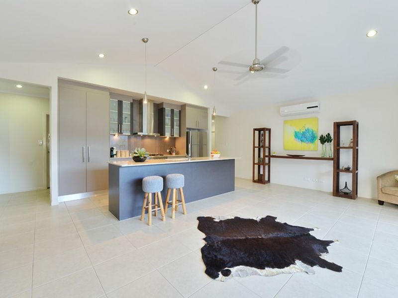 10 Raffles Avenue, Redlynch QLD 4870