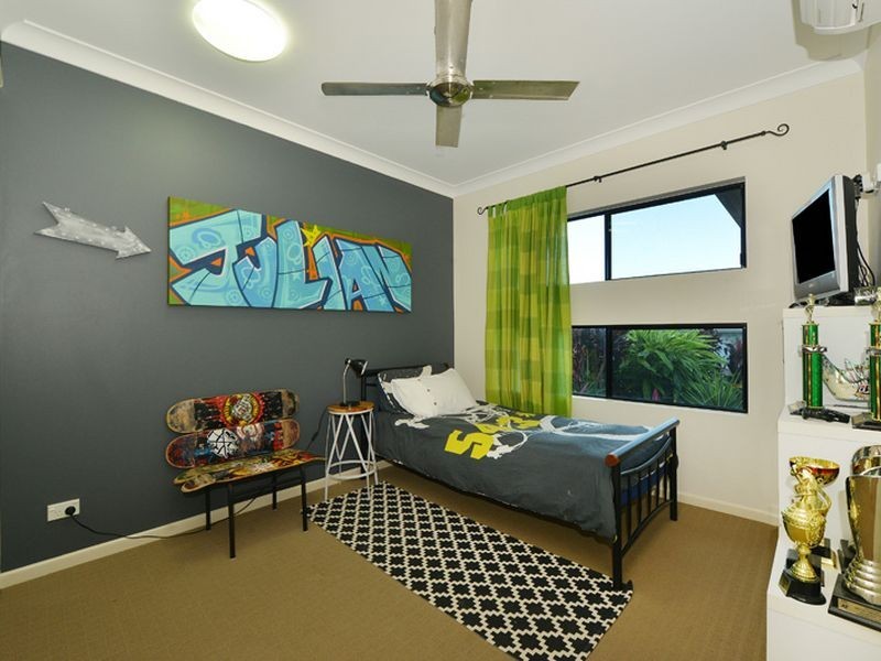 10 Raffles Avenue, Redlynch QLD 4870