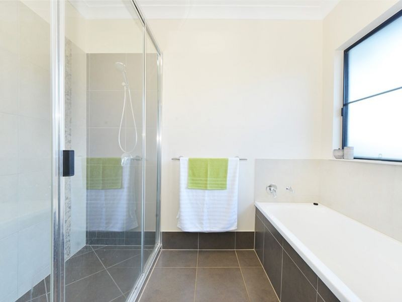 10 Raffles Avenue, Redlynch QLD 4870